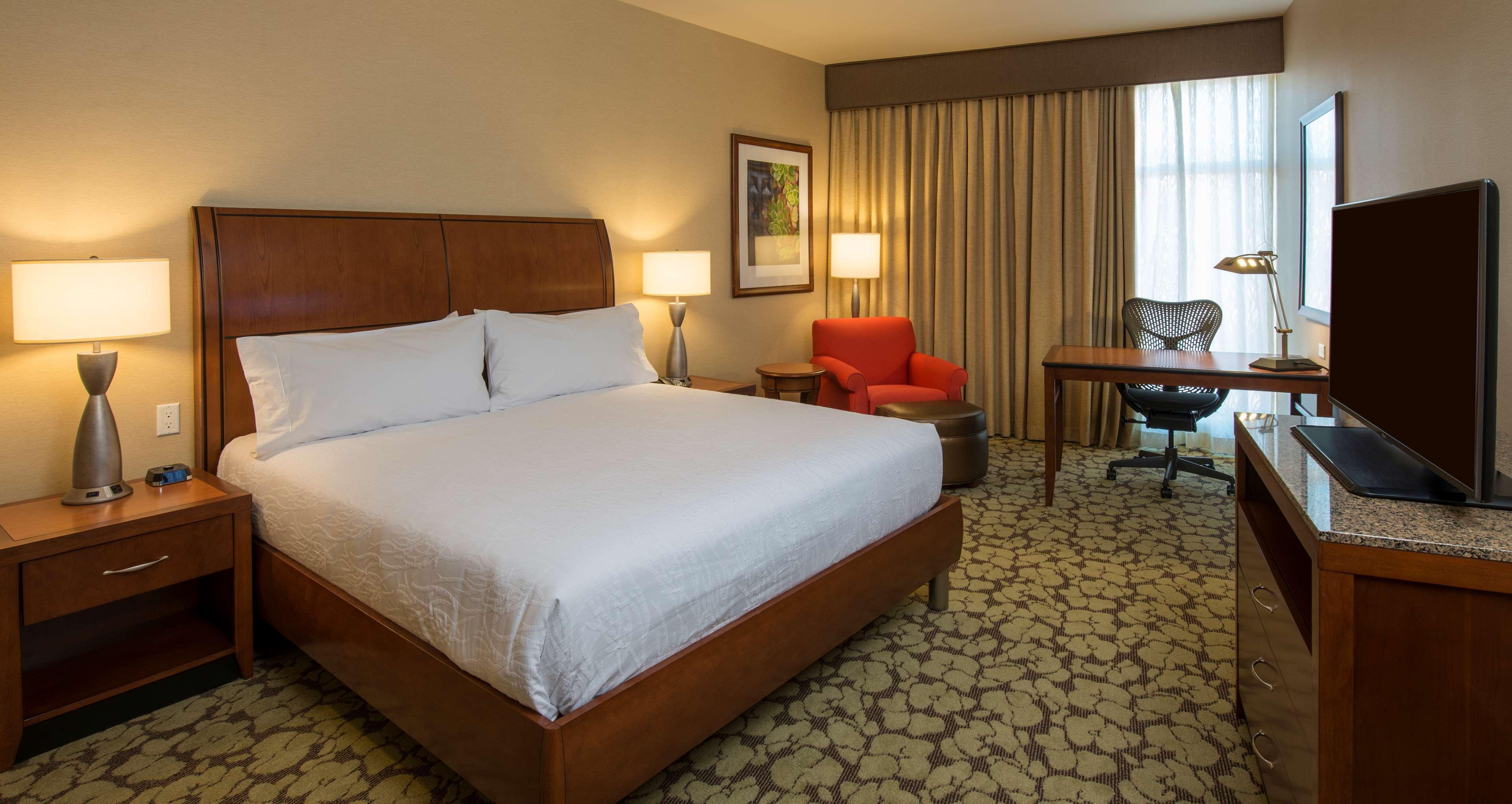 Hilton Garden Inn Alexandria Old Town National Harbor Exterior foto