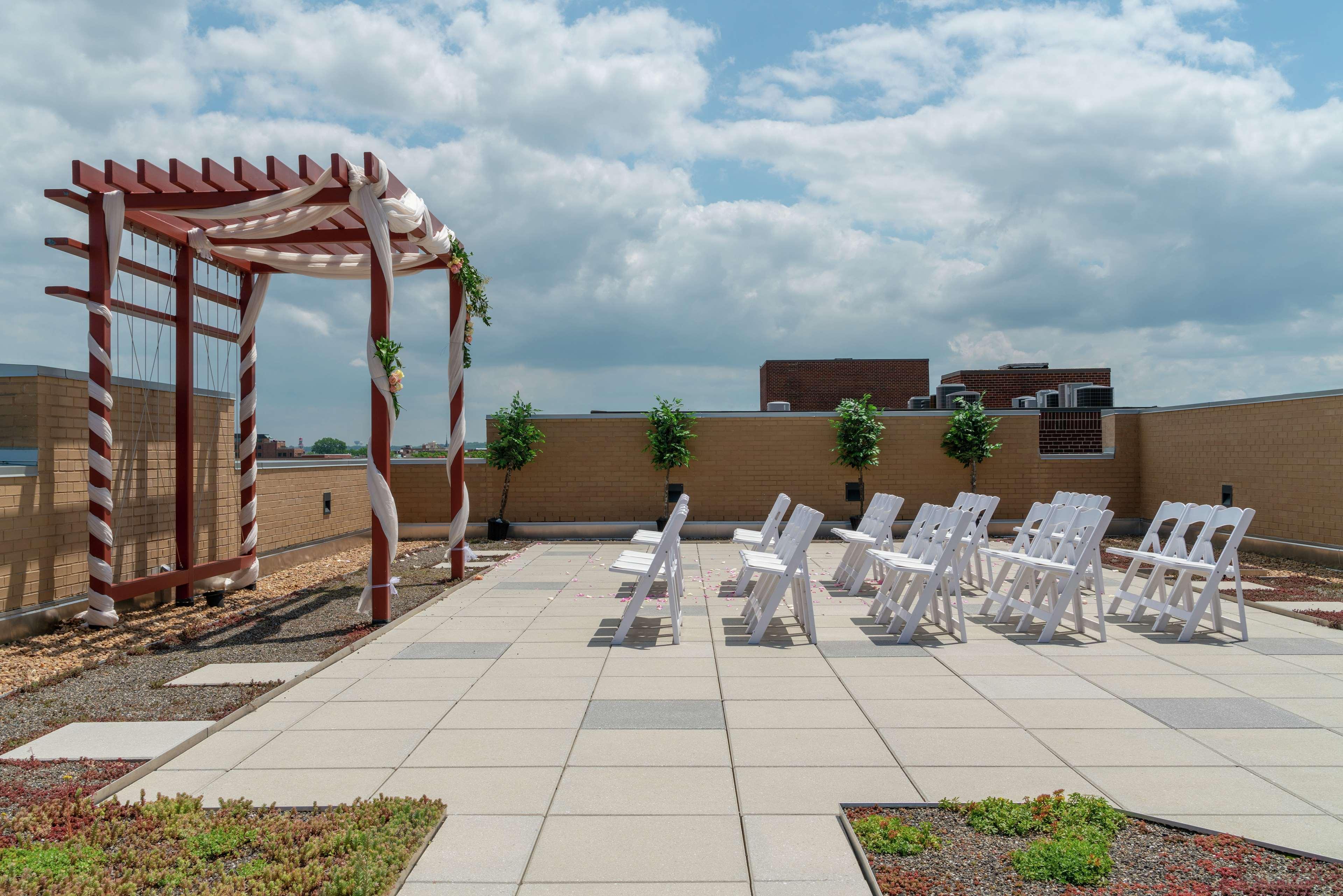 Hilton Garden Inn Alexandria Old Town National Harbor Exterior foto