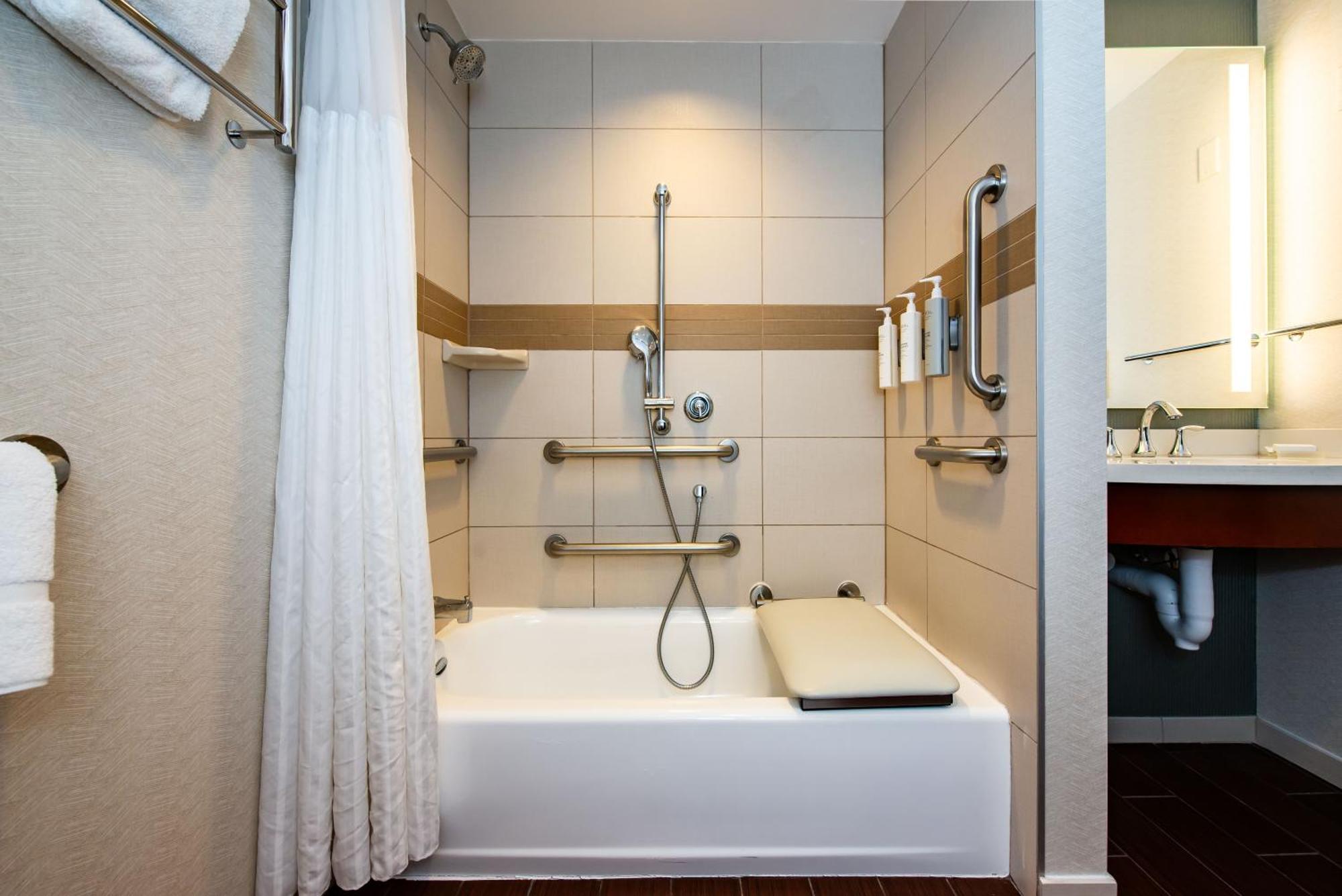 Hilton Garden Inn Alexandria Old Town National Harbor Exterior foto